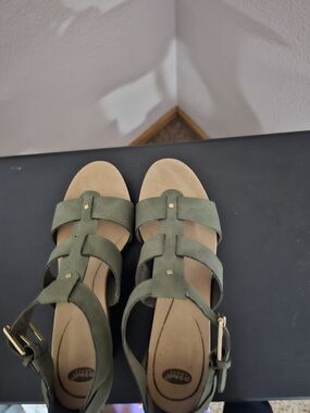 Dr. Scholl's Olive Green Strappy Buckle Sandal Sandals Size 7